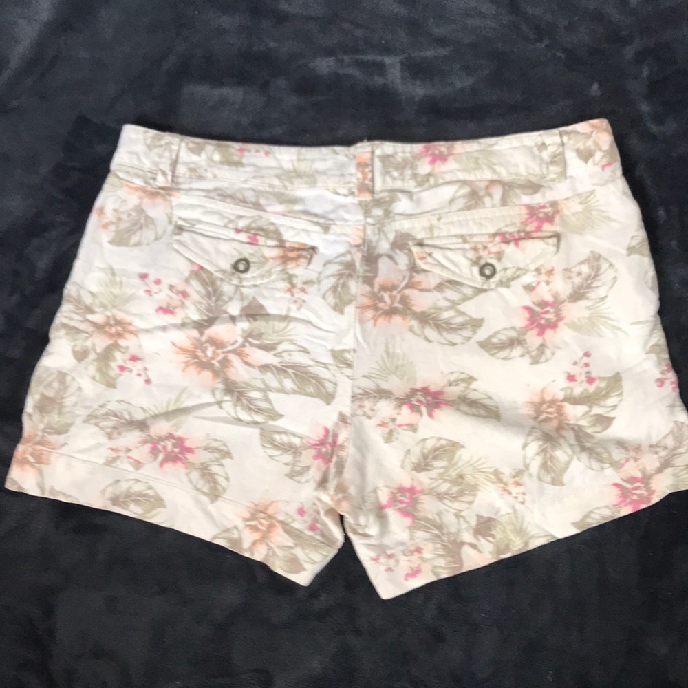 Shorts - Picture 2 of 3